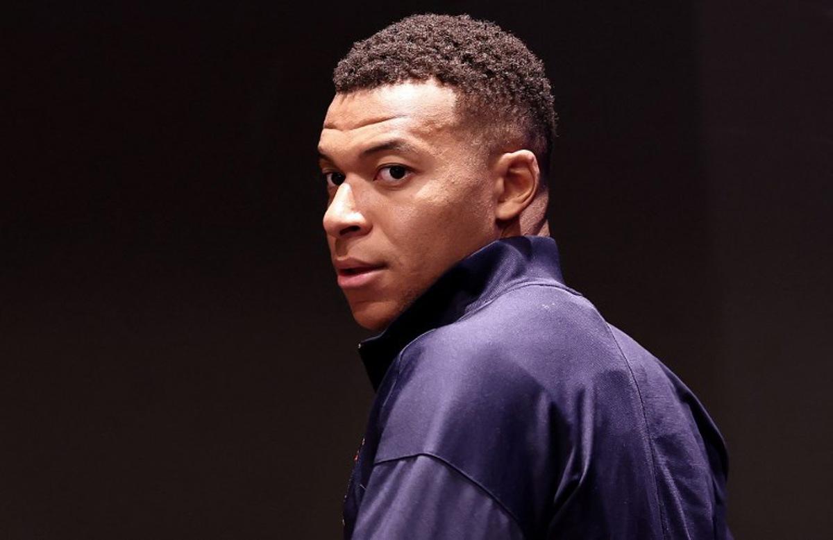 (FILES) France's forward #10 Kylian Mbappe arrives for a press conference at the Parc des Princes Stadium in Paris, on October 9, 2025 on the eve of the FIFA World Cup 2026 Group D European qualification football match between France and Azerbaidjan. Decisions of the Paris labour court in the case between Kylian Mbappé and PSG is set for December 16. FRANCK FIFE / AFP