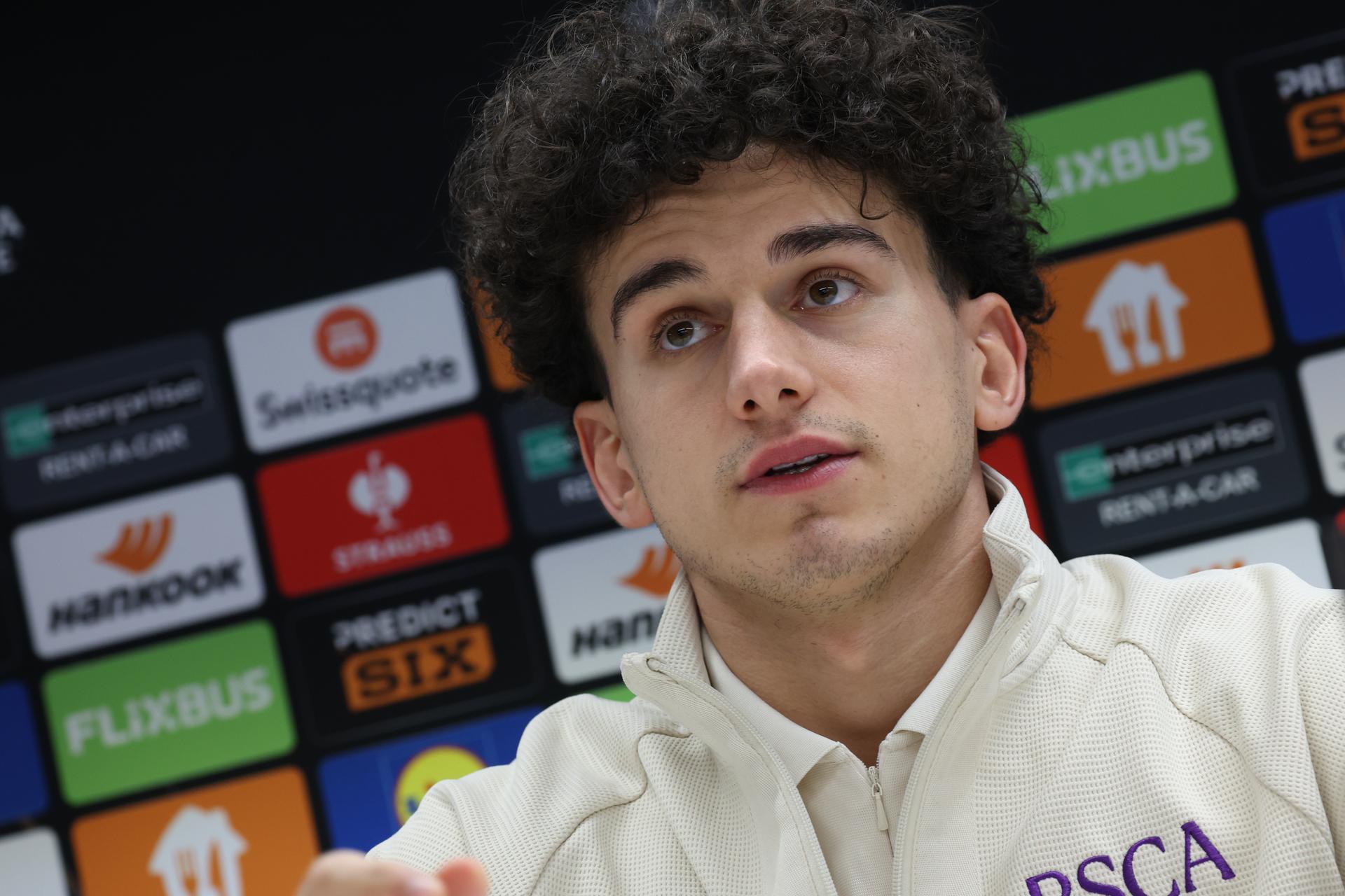Anderlecht's Theo Leoni pictured during a press conference of Belgian soccer team RSC Anderlecht, on Wednesday 19 February 2025 in Brussels. Tomorrow, the team is playing against Turkish Fenerbahce, in the return leg of the Knockout phase play-offs of the UEFA Europa League competition. BELGA PHOTO VIRGINIE LEFOUR