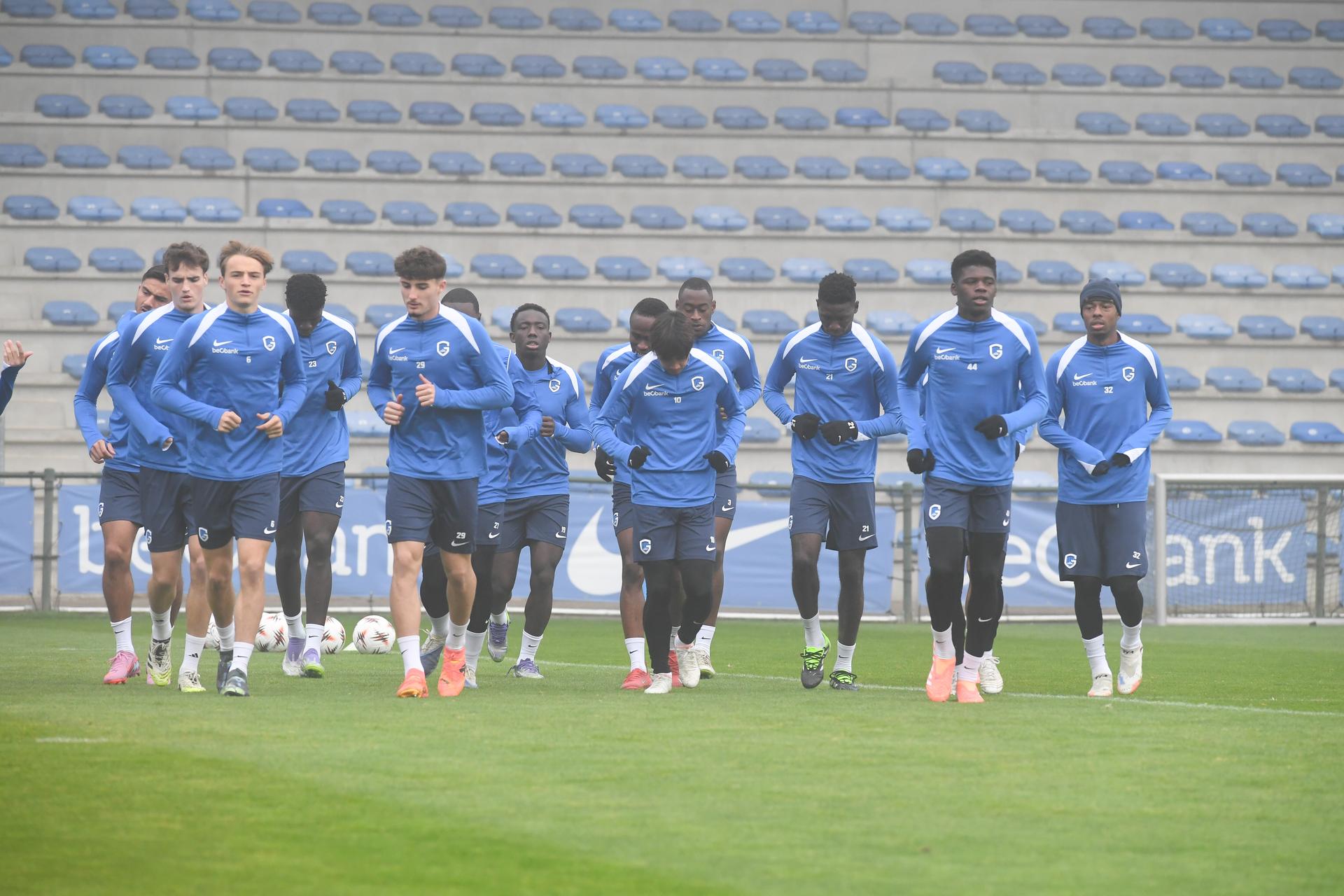 Genk's players pictured in action during a training session of Belgian soccer team KRC Genk, on Wednesday 01 October 2025, in Genk. The team will play the Hungarian Ferencvarosi TC on Thursday, the second game (out of 8) in the league phase of the UEFA Europa League competition. BELGA PHOTO JILL DELSAUX