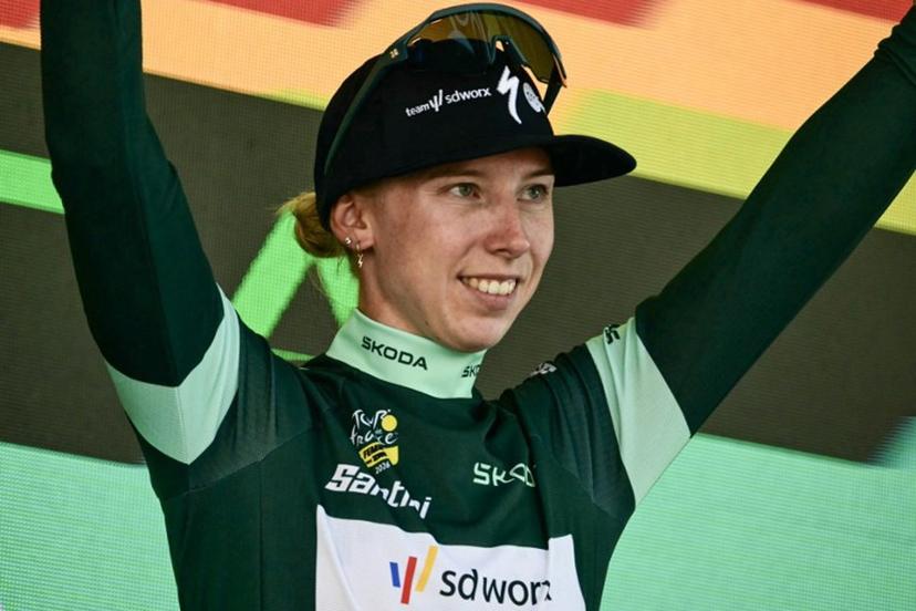 Team SD Worx-Protime's Dutch rider Lorena Wiebes celebrates on the podium with the best sprinter's green jersey after the 6th (out of 9) stage of the fifth edition of the Women's Tour de France cycling race, 153.4 km from Montbrison to Tournon-sur-Rhone, in Tournon-sur-Rhone, central-eastern France on August 6, 2026.  NICOLAS TUCAT / AFP