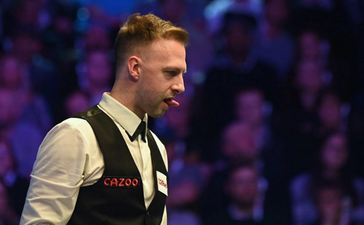 England's Judd Trump ponders over a shot during the Masters snooker tournament final against Wales' Mark Williams at Alexandra Palace in London on January 15, 2023.  JUSTIN TALLIS / AFP