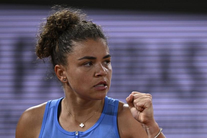 Italy's Jasmine Paolini reacts to a point against Australia's Ajla Tomljanovic during their women's singles match on day 4 of the French Open tennis tournament on Court Philippe-Chatrier at the Roland-Garros Complex in Paris on May 28, 2025.  JULIEN DE ROSA / AFP