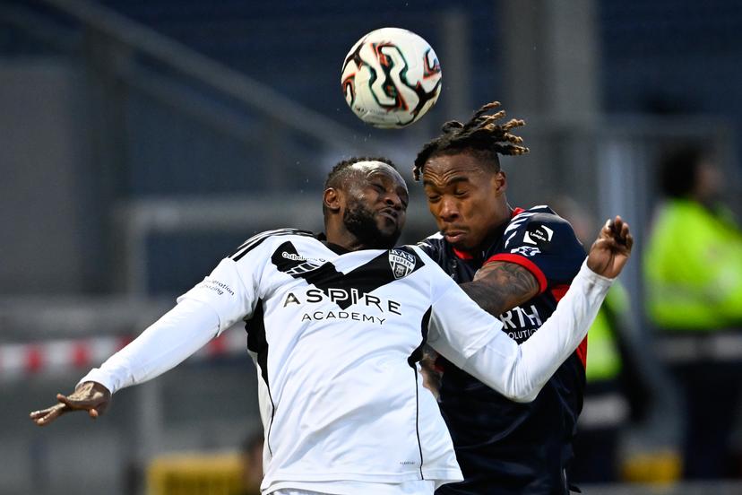 Eupen's Merveille Bokadi and Kortrijk's Sixtus Ogbuehi fight for the ball during a soccer game between KAS Eupen and KV Kortrijk, Saturday 07 February 2026 in Eupen, on day 24 of the 2025-2026 'Challenger Pro League' 1B second division of the Belgian championship. BELGA PHOTO JOHN THYS