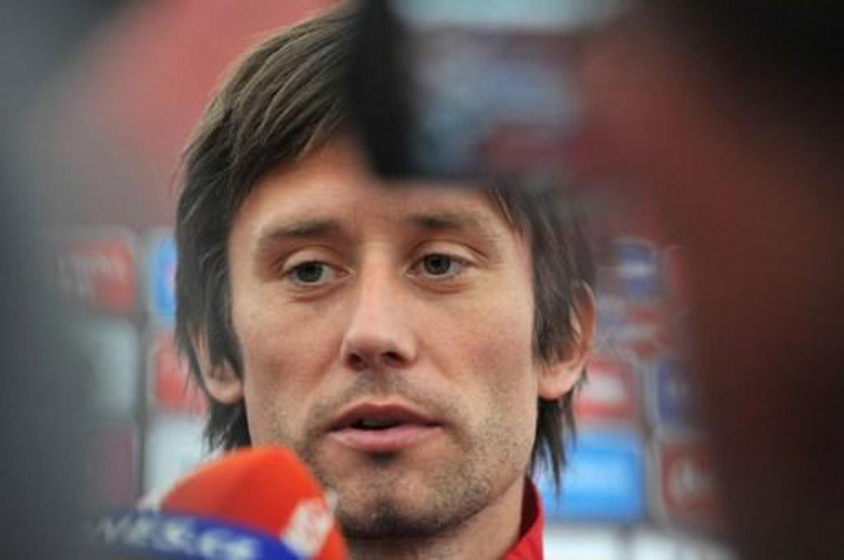 Czech Republic's midfielder Tomas Rosicky speaks to the press in Tours on June 18, 2016, ahead of the Euro 2016 football tournament in Tours, Central France.  
GUILLAUME SOUVANT / AFP