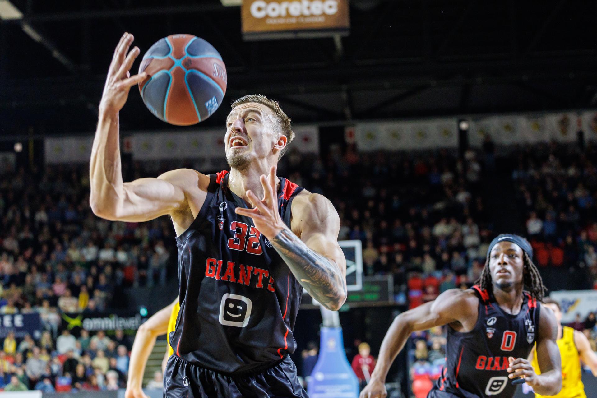Antwerp's Vincent Kesteloot pictured in action during a basketball match between BC Oostende and Antwerp Giants, Sunday 15 March 2026, in Oostende, on day 24 of the 'BNXT League' Belgian/ Dutch first division basket championship. BELGA PHOTO KURT DESPLENTER
