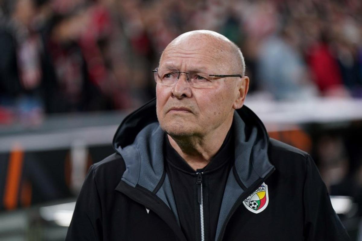 Viktoria Plzen's Czech coach Miroslav Koubek looks on prior the UEFA Europa League 1st round day 8 football match between Athletic Club Bilbao and Viktoria Plzen at the San Mames stadium in Bilbao on January 30, 2024.  CESAR MANSO / AFP