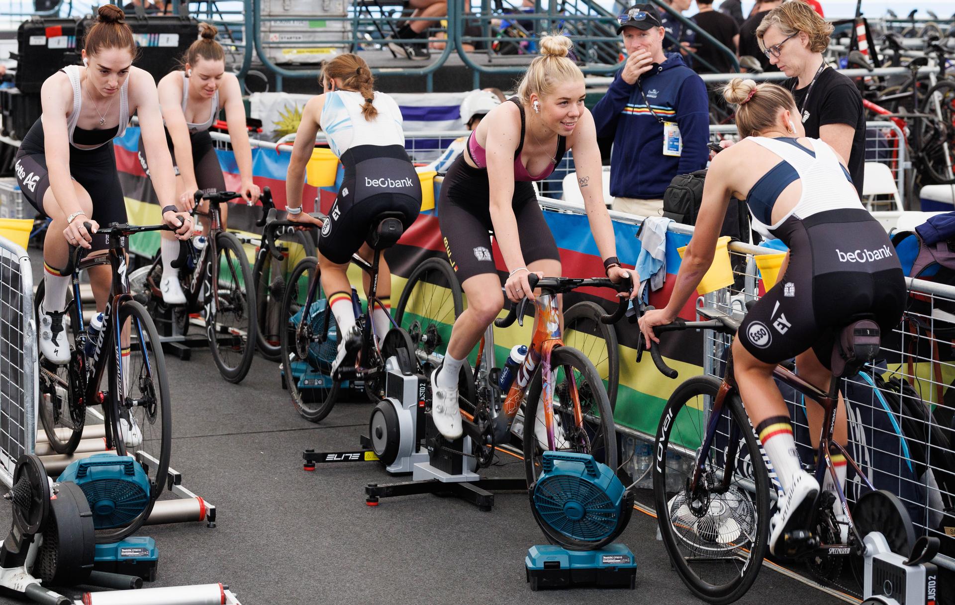 Belgian Marith Vanhove, Belgian Katrijn De Clercq, Belgian Luca Vierstraete, Belgian Helene Hesters and Belgian Shari Bossuyt pictured during a training session ahead of the 2025 UCI Track World Championships, in Santiago, Chile, Tuesday 21 October 2025. The Track World Championships take place from 22 to 26 October at the Velodromo de Penalolen in Santiago, Chile. BELGA PHOTO BENOIT DOPPAGNE