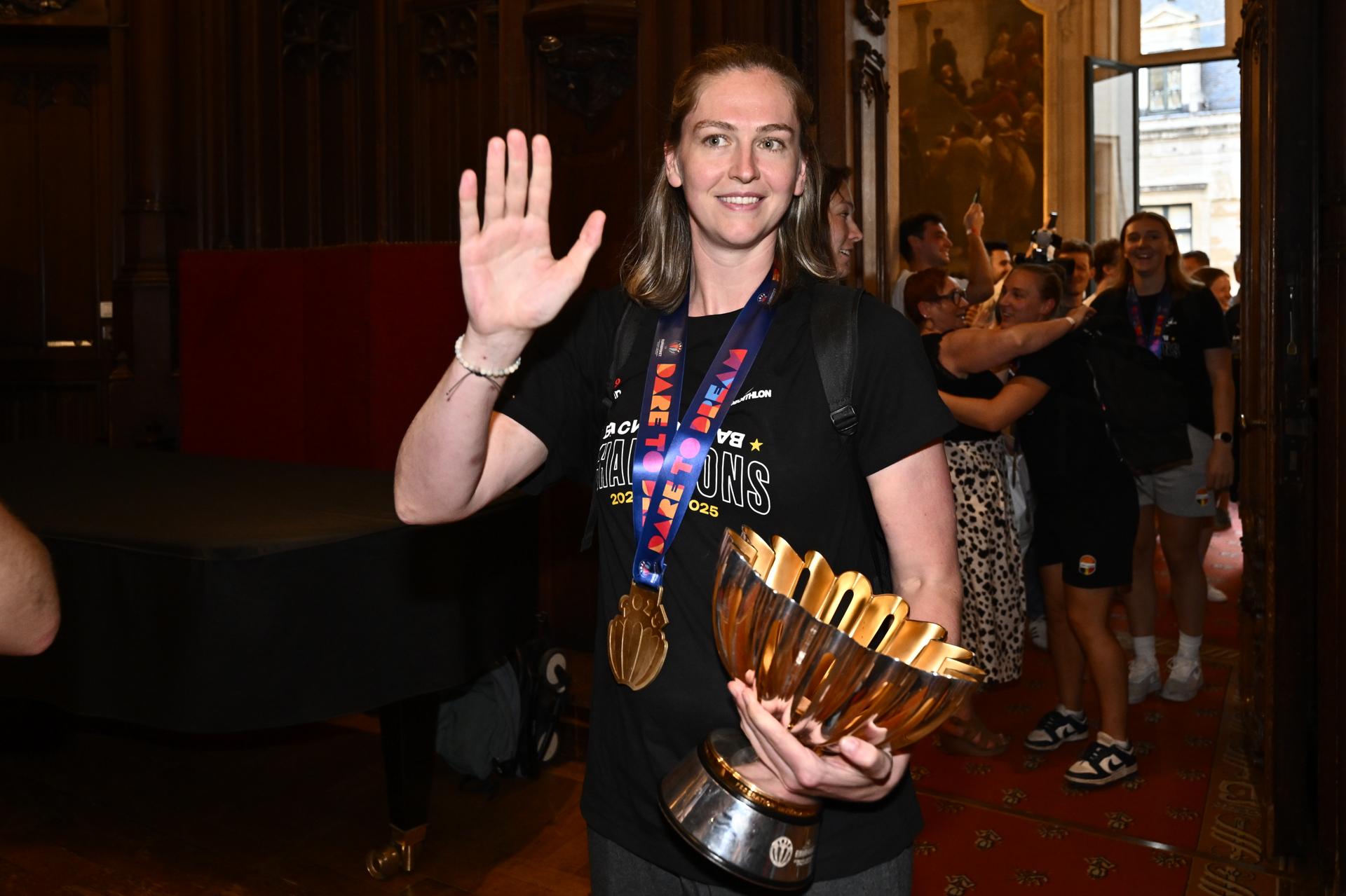Belgium's captain Emma Meesseman carries the trophy at the celebrations at the Brussels city hall and Grand Place/ Grote Markt for Belgian national women basket team 'the Belgian Cats', after winning yesterday's European Championship final, Monday 30 June 2025. Yesterday the Cats successfully defended their European title, beating Spain in the final of the FIBA Women's EuroBasket 2025.  BELGA PHOTO ERIC LALMAND