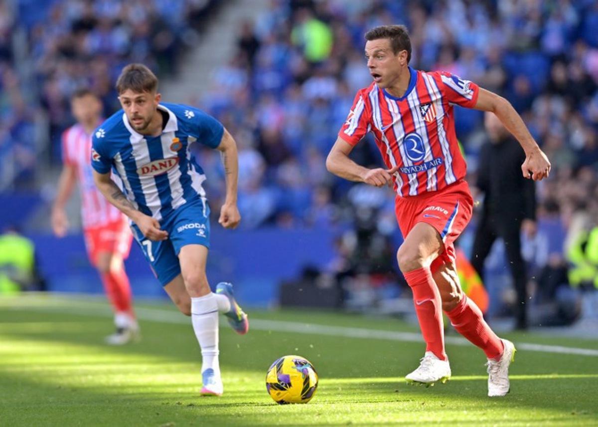 Atletico Madrid's Spanish defender #03 Cesar Azpilicueta controls the ball during the Spanish league football match between RCD Espanyol and Club Atletico de Madrid at the RCDE Stadium in Cornella de Llobregat on March 29, 2025.  MANAURE QUINTERO / AFP