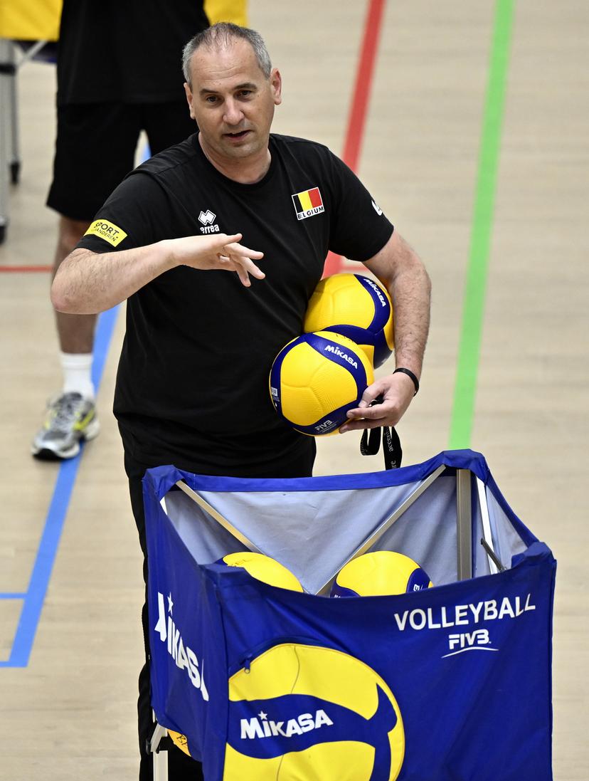 Belgium's head coach Kris Vansnick pictured during a training session of Belgian national women's volleyball team the Yellow Tigers, Wednesday 28 May 2025 in Leuven. The team is preparing for the upcoming Nations League. BELGA PHOTO ERIC LALMAND