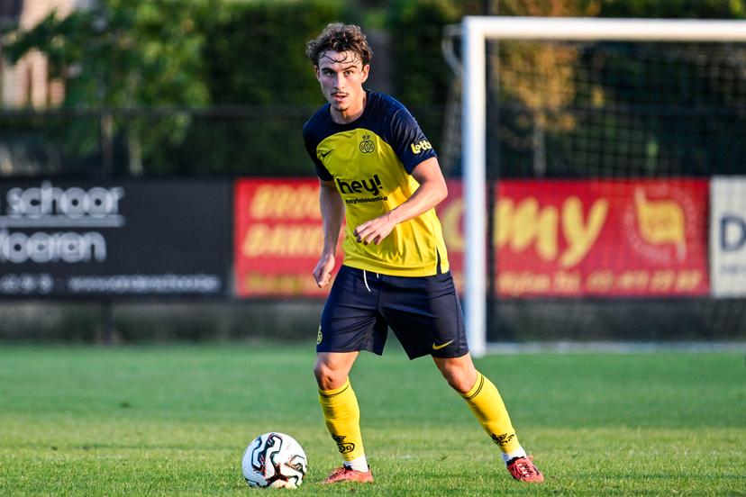 Union's Kamiel Van De Perre pictured in action during a friendly game between Union Saint-Gilloise and Union Rochefortoise, Tuesday 01 July 2025 in Nijlen, in preparation of the upcoming 2025-2026 season. BELGA PHOTO TOM GOYVAERTS