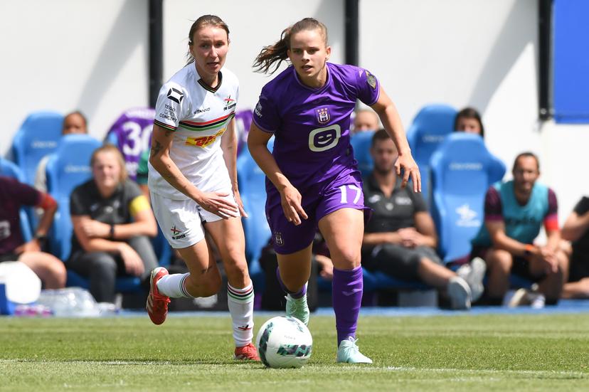 OHL Women's Sara Pusztai and Anderlecht's Karlijn Helsen pictured in action during a soccer match between Oud-Heverlee Leuven and RSCA Women, Saturday 17 May 2025 in Heverlee, on day 6 (out of 6) of the Play-offs of the 2024-2025 'Super League Women' first division of the Belgian championship. BELGA PHOTO JILL DELSAUX