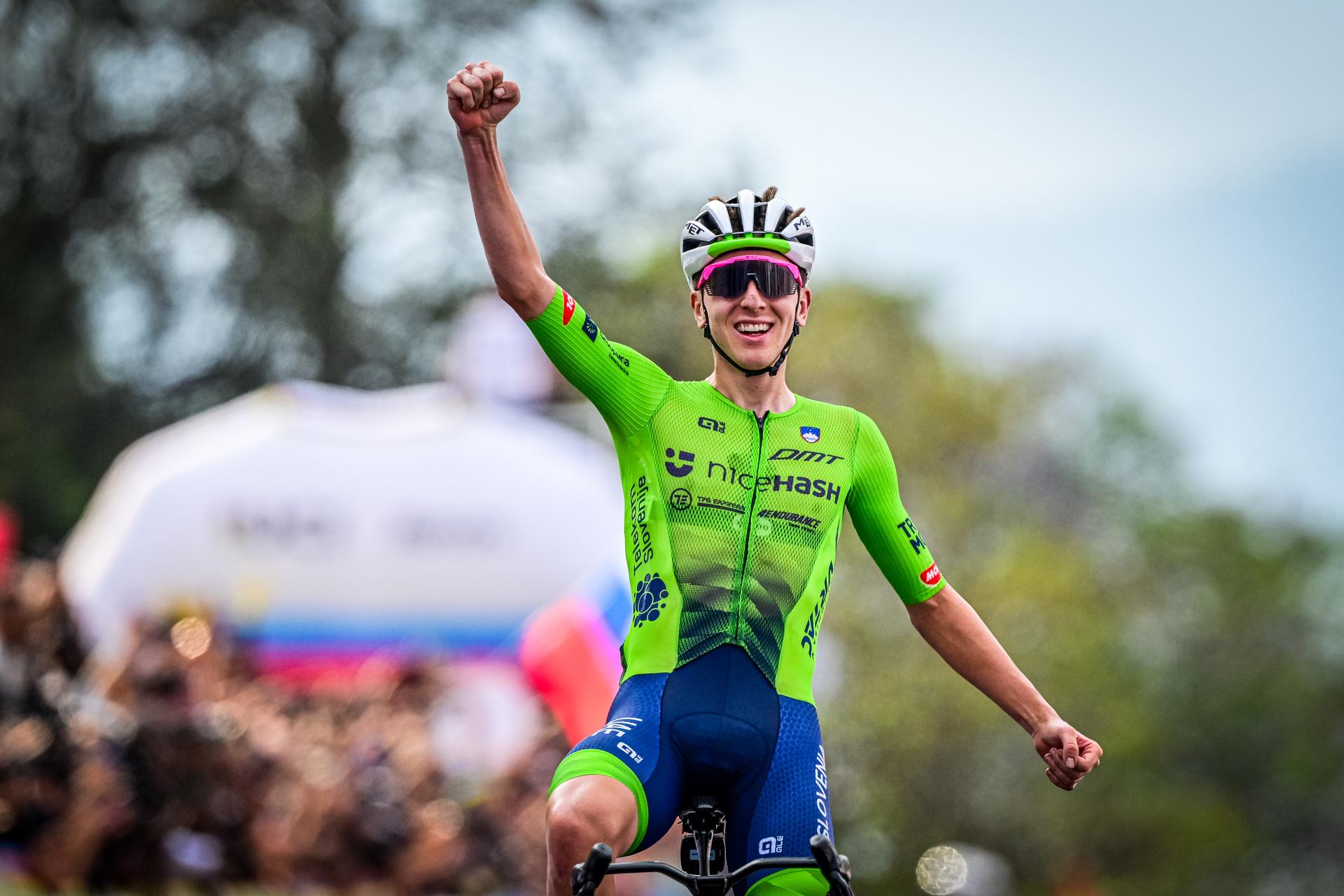 Slovenian Tadej Pogacar celebrates as he crosses the finish line to win the elite men road race (267,5 km) at the cycling road World Championships in Kigali, Rwanda, Sunday 28 September 2025. The 2025 UCI Road World Championships take place from 21 to 28 September in Kigali, Rwanda. BELGA PHOTO DIRK WAEM