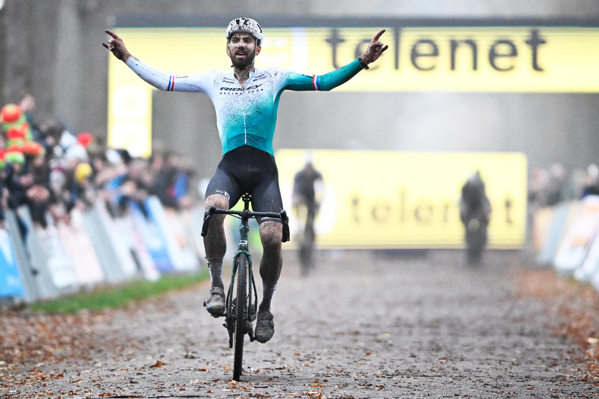 Dutch Joris Nieuwenhuis celebrates as he crosses the finish line to win the men's race of the Superprestige Merksplas cyclocross event, fourth stage (4/8) of the Superprestige cyclocross cycling competition, Saturday 15 November 2025, in Merksplas. BELGA PHOTO JASPER JACOBS