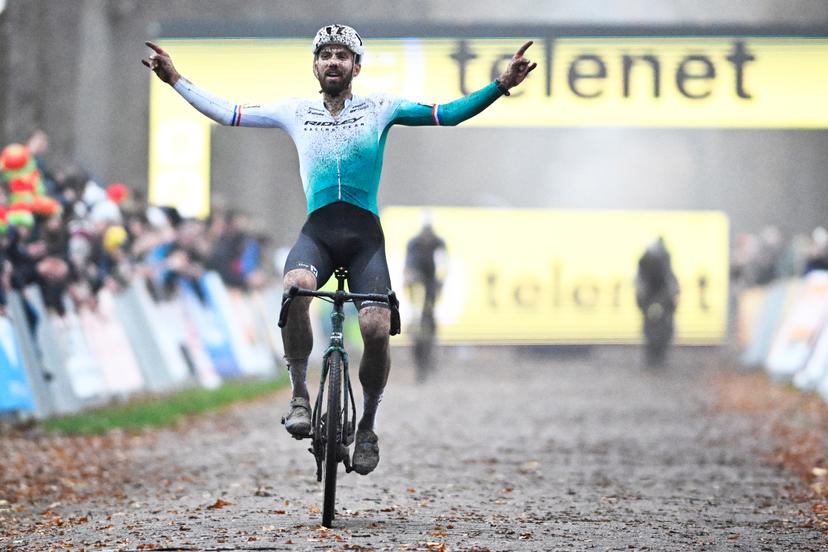 Dutch Joris Nieuwenhuis celebrates as he crosses the finish line to win the men's race of the Superprestige Merksplas cyclocross event, fourth stage (4/8) of the Superprestige cyclocross cycling competition, Saturday 15 November 2025, in Merksplas. BELGA PHOTO JASPER JACOBS