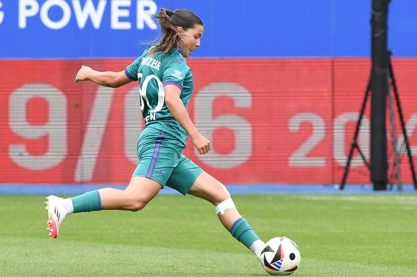 Anderlecht's Luna Vanzeir pictured in action during a soccer match between RSC Anderlecht and Standard Femina de Liege, the final of the Belgian Cup, in Heverlee, Monday 21 April 2025. BELGA PHOTO JILL DELSAUX