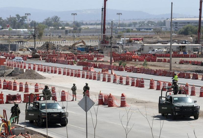 Mexican Army personnel stand guard at the access roads to the Guadalajara International Airport in Tlaquepaque, Jalisco State, Mexico, on February 22, 2026. Mexico confirmed on February 22 that soldiers killed a powerful drug cartel leader who was one of the most wanted men here and in the United States. Nemesio Oseguera, the 59-year-old leader of the violent Jalisco New Generation Cartel, was wounded in a clash with soldiers in the town of Tapalpa and died while being flown to Mexico City, the army said in a statement. Ulises Ruiz / AFP
