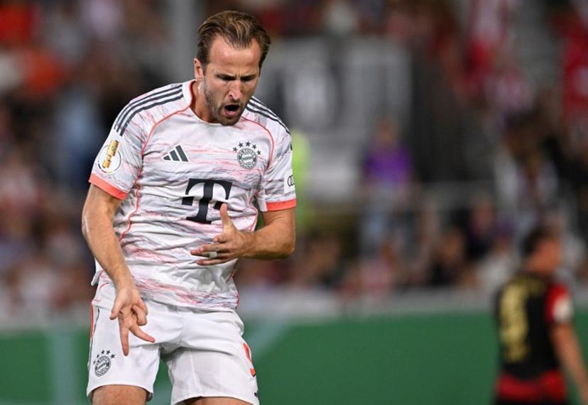 Bayern Munich's English forward #09 Harry Kane celebrates scoring the opening goal from the penalty spot during the German Cup (DFB Pokal) first round football match between SV Wehen Wiesbaden and FC Bayern Munich in Wiesbaden, western Germany on August 27, 2025.  Kirill KUDRYAVTSEV / AFP