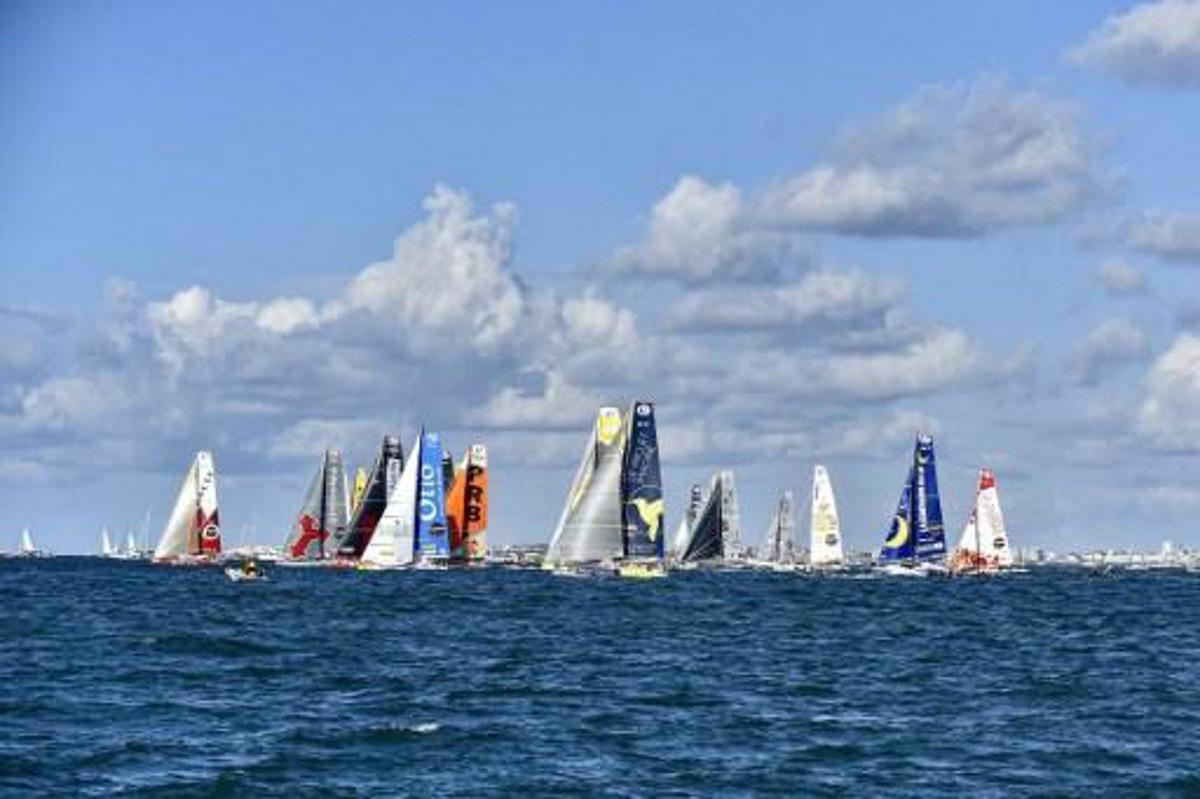 Competitors take the start of the Vendee Globe around-the-world solo sailing race off the coast of Les Sables-d'Olonne, western France, on November 6, 2016. 
LOIC VENANCE / AFP