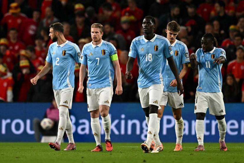 Belgium's midfielder #07 Kevin De Bruyne (2L) looks on after scoring a penalty during the 2026 World Cup Group J qualifier football match between Wales and Belgium, at Cardiff City Stadium, in Cardiff, on October 13, 2025.   Paul ELLIS / AFP