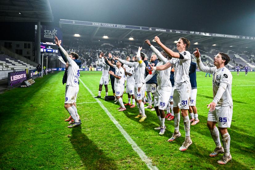 Patro Eisden Maasmechelen players celebrate after winning a soccer game between Beerschot VA and Patro Eisden Maasmechelen, Saturday 13 December 2025 in Antwerp, on day 17 of the 2025-2026 'Challenger Pro League' 1B second division of the Belgian championship. BELGA PHOTO TOM GOYVAERTS