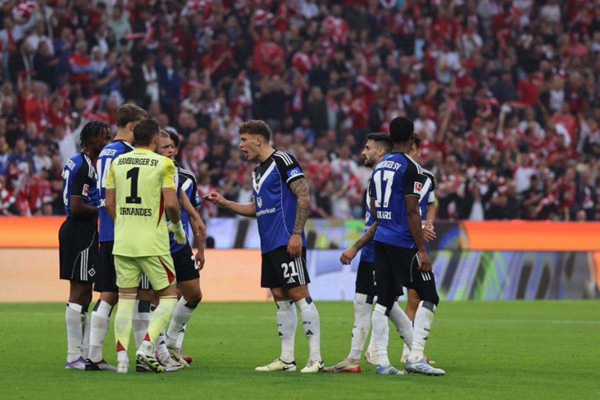 Hamburg's German midfielder #21 Nicolai Remberg (C) argues during the German first division Bundesliga football match between FC Bayern Munich and HSV Hamburg in Munich, southern Germany, on September 13, 2025.  Alexandra BEIER / AFP