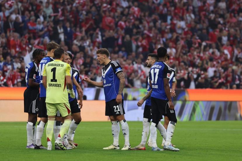 Hamburg's German midfielder #21 Nicolai Remberg (C) argues during the German first division Bundesliga football match between FC Bayern Munich and HSV Hamburg in Munich, southern Germany, on September 13, 2025.  Alexandra BEIER / AFP