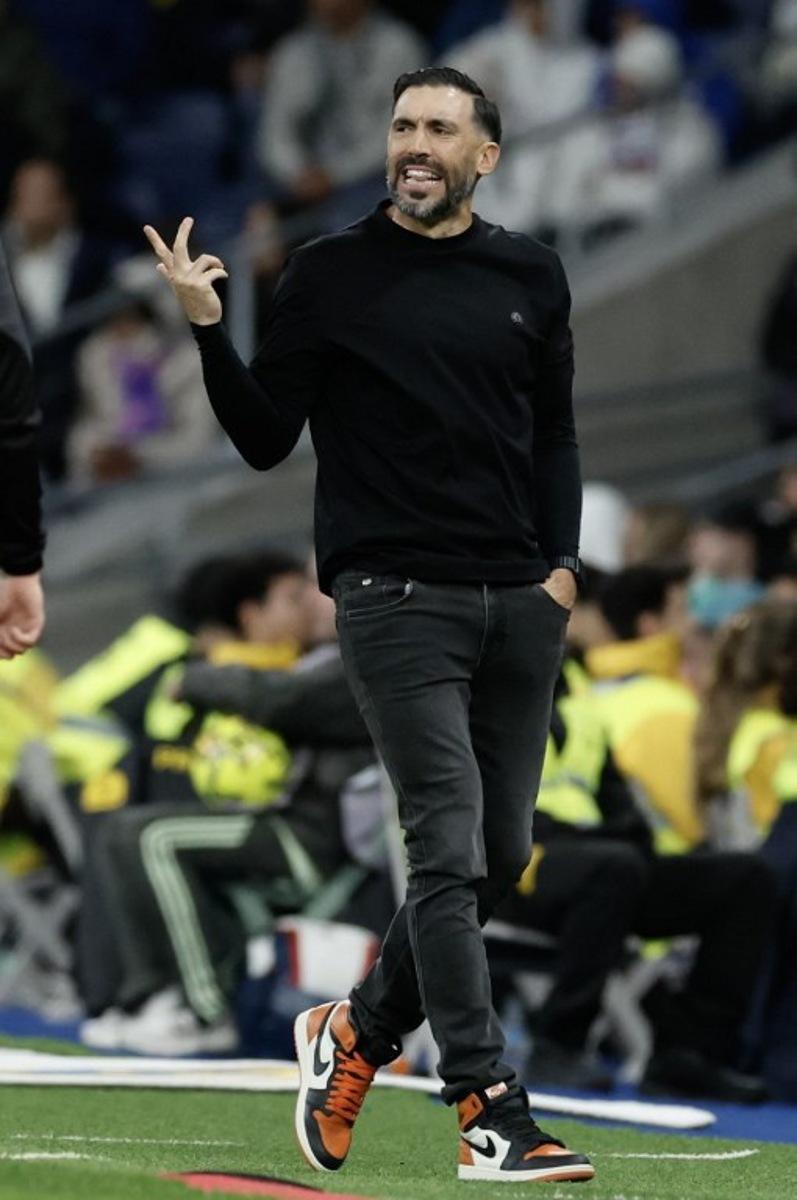 Elche's Spanish coach Eder Sarabia gestures to players during the Spanish league football match between Real Madrid CF and Elche CF at the Santiago Bernabeu Stadium in Madrid on March 14, 2026.  Oscar DEL POZO / AFP