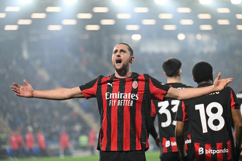 AC Milan's French midfielder #12 Adrien Rabiot celebrates scoring his team's second goal during the Italian Serie A football match between Como and AC Milan at Giuseppe Sinigaglia stadium in Como, on January 15, 2026.  Stefano RELLANDINI / AFP