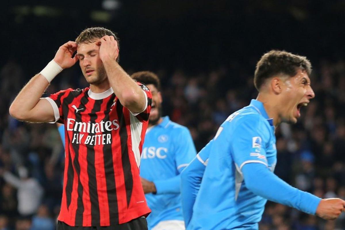 AC Milan's Mexican forward #07 Santiago Gimenez reacts after missing a penalty shot during the Italian Serie A football match between Napoli and AC Milan at the Stadio Diego Armando Maradona in Naples, on March 30, 2025.  CARLO HERMANN / AFP