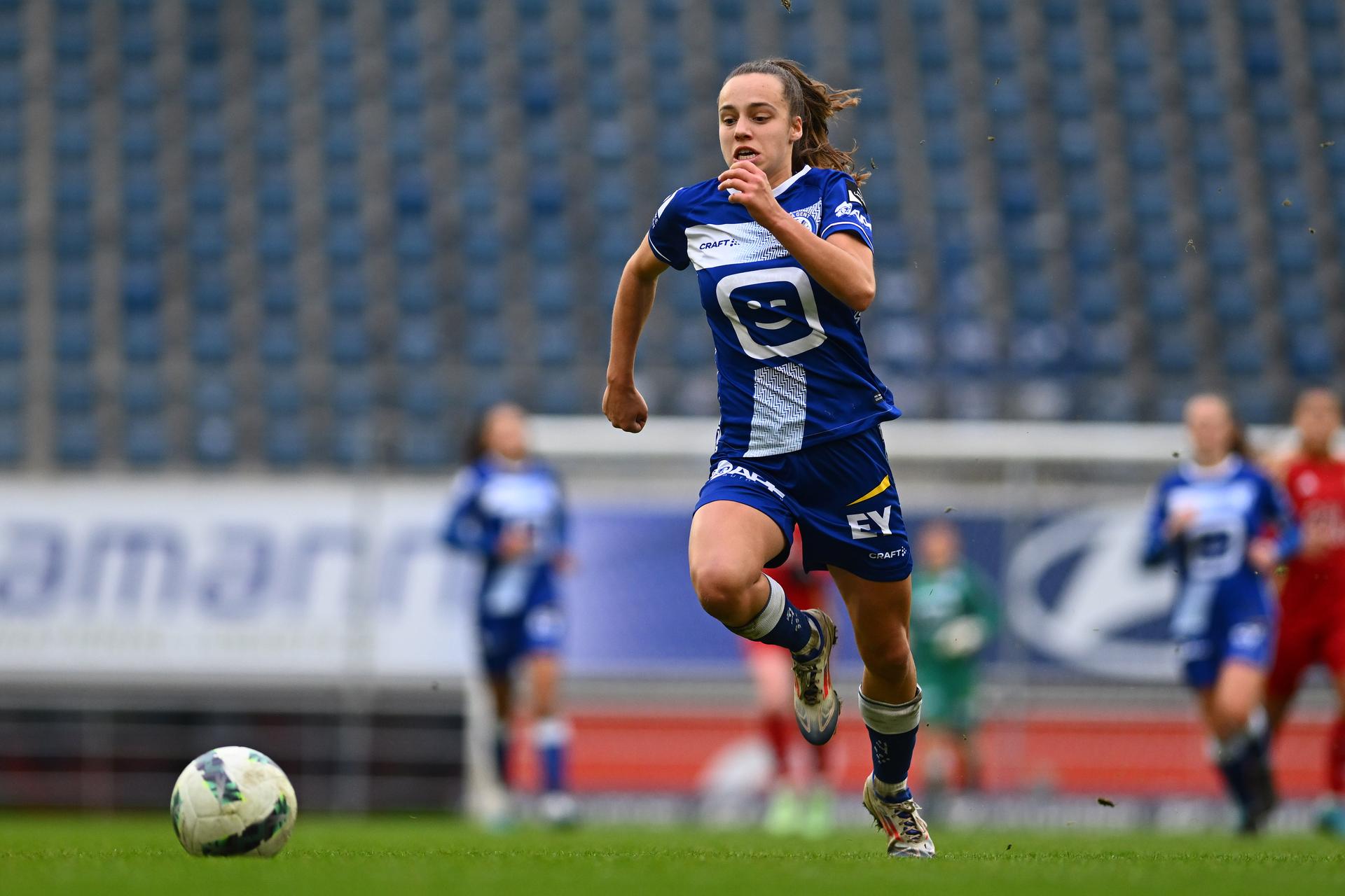 KAA Gent's Ladies Alixe Bosteels pictured in action during a female soccer game between AA Gent Ladies and Standard Femina on the 11th matchday of the 2024 - 2025 season of Belgian Lotto Womens Super League, Saturday 23 November 2024 in Gent. BELGA PHOTO LUC CLAESSEN