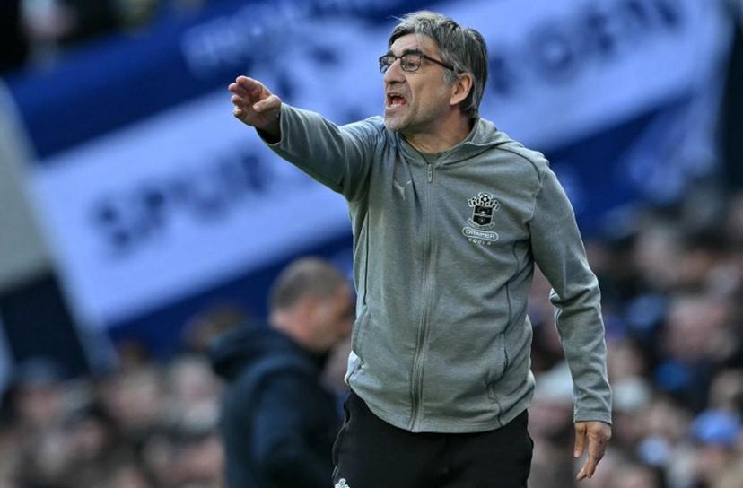 Southampton's Croatian head coach Ivan Juric react during the English Premier League football match between Tottenham Hotspur and Southampton at the Tottenham Hotspur Stadium in London, on April 6, 2025.  Glyn KIRK / AFP