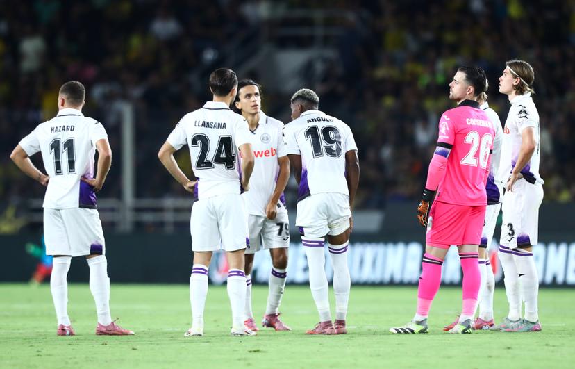 Anderlecht's players pictured during a soccer match between Belgian soccer team Anderlecht and Greek team AEK Athens, in Athens, Greece, on Thursday 28 August 2025, the return leg in the play-offs of the UEFA Conference League competition. The first leg ended 1-1. BELGA PHOTO EUROKINISSI