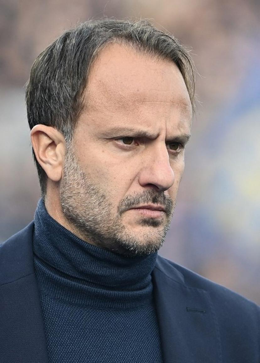 Pisa's Italian head coach Alberto Gilardino looks on ahead of the Italian Serie A football match between Pisa and Inter Milan at the Garibaldi Romeo Anconetani Arena in Pisa on November 30, 2025.  Isabella BONOTTO / AFP