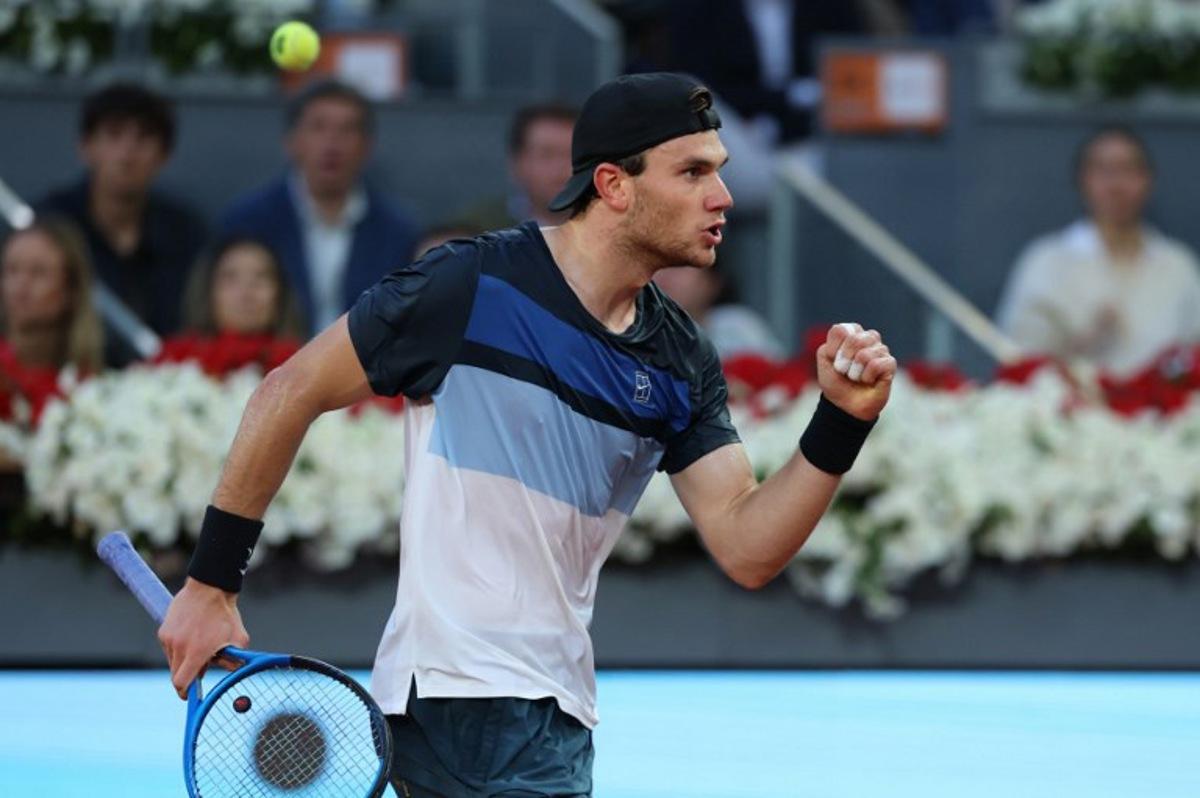 Great Britain's Jack Draper celebrates a point against Italy's Lorenzo Musetti during their 2025 ATP Tour Madrid Open tennis tournament semifinals singles match at the Caja Magica in Madrid, on May 2, 2025.  Thomas COEX / AFP