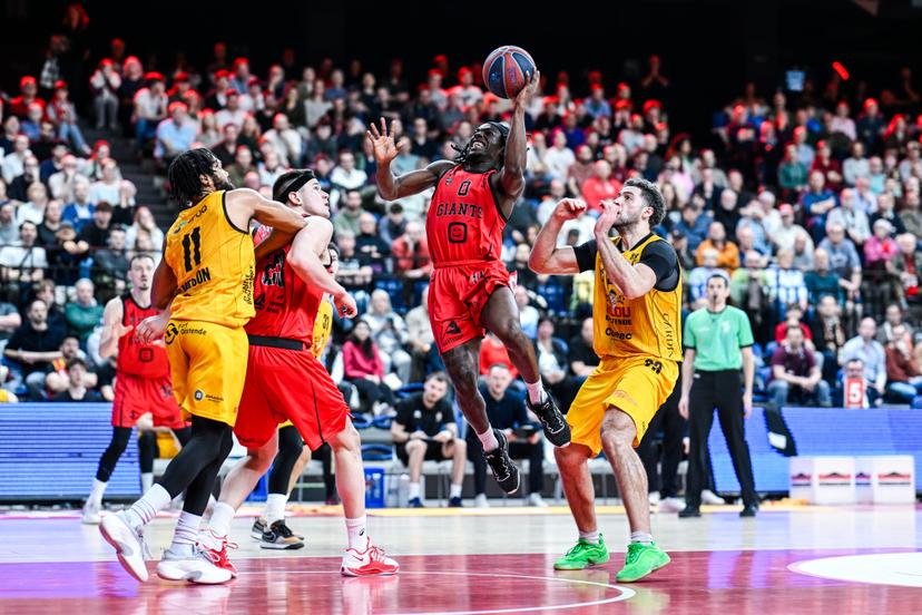 Antwerp's Rasheed Bello and Oostende's Alex Merkviladze pictured in action during a basketball match between Antwerp Giants and BC Oostende, Tuesday 10 March 2026 in Merksem, Antwerp, on day 22 of the 'BNXT League' Belgian/ Dutch first division basket championship. BELGA PHOTO TOM GOYVAERTS