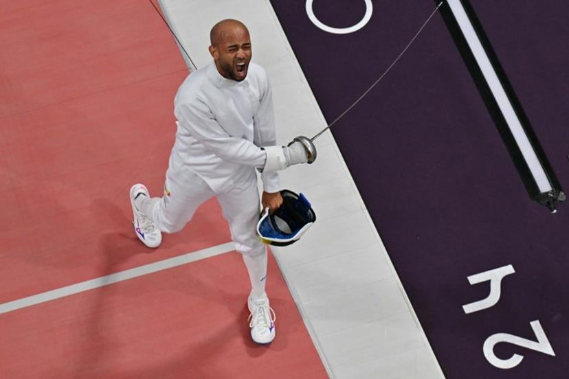 An overview shows Belgium's Neisser Loyola (L) reacting as he competes against Hungary's Gergely Siklosi in the men's epee individual round of 16 bout during the Paris 2024 Olympic Games at the Grand Palais in Paris, on July 28, 2024.  Jewel SAMAD / AFP