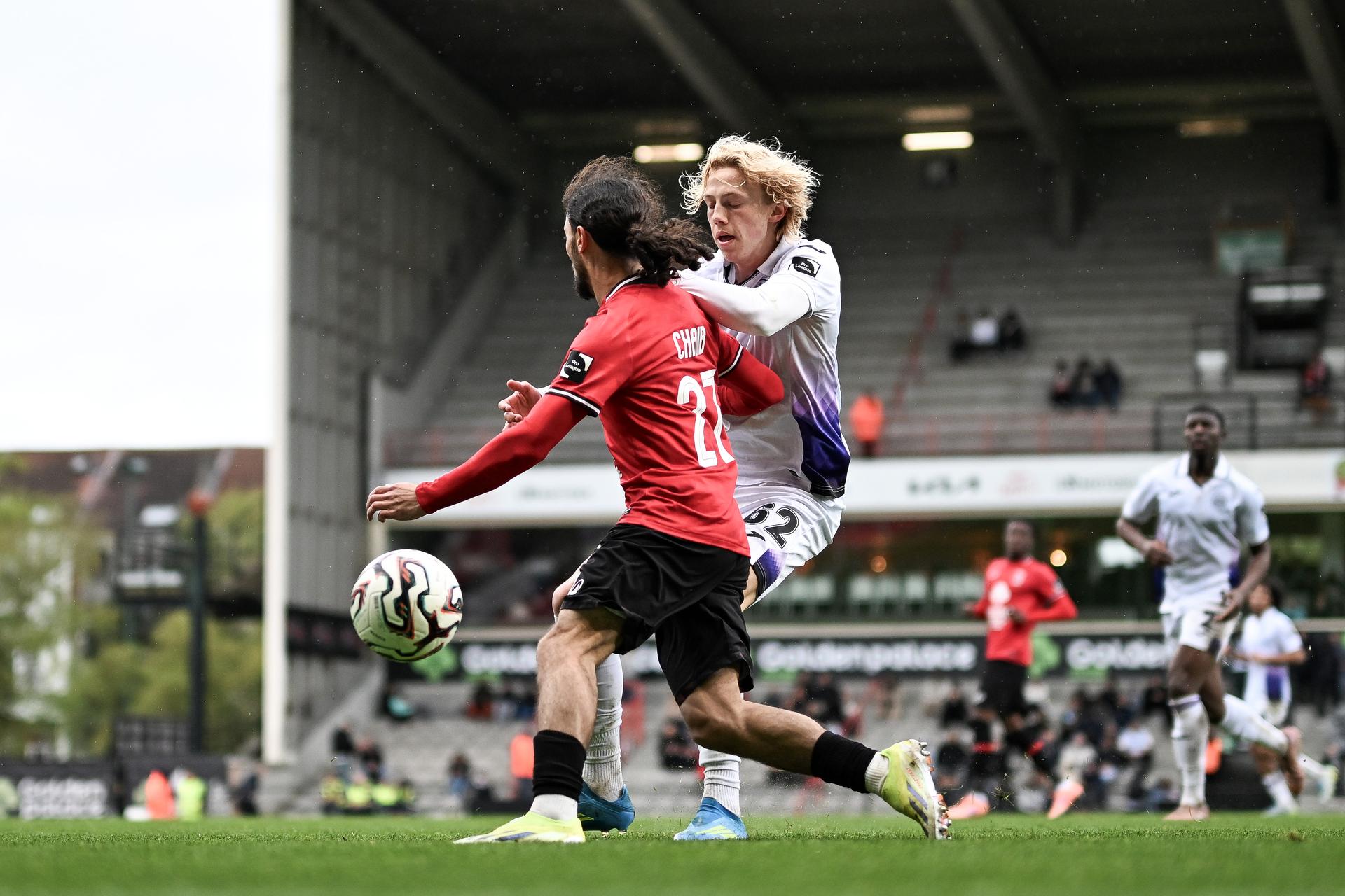 Rwdm's Yacine Chaib and RSCA Futures' Basile Vroninks fight for the ball during a soccer game between RWDM Brussels and Rsca Futures, Saturday 11 April 2026 in Brussels, on day 33 of the 2025-2026 'Challenger Pro League' 1B second division of the Belgian championship. BELGA PHOTO MAARTEN STRAETEMANS