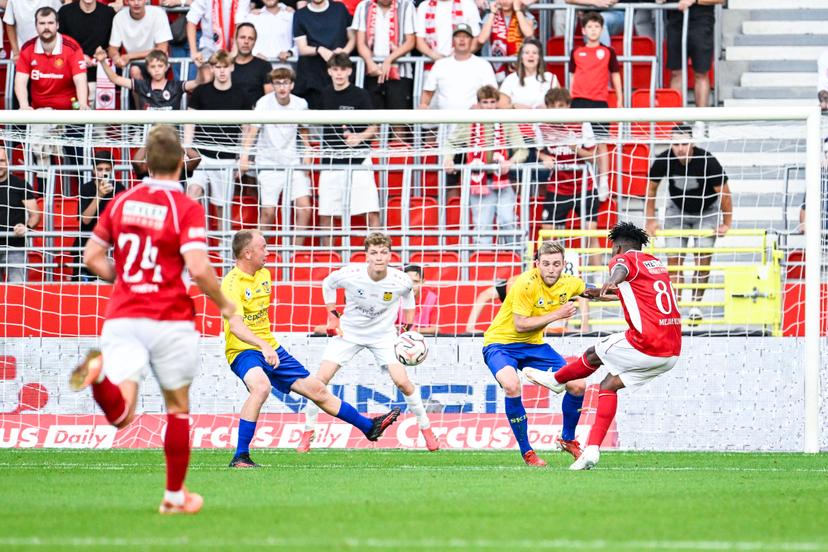 Beveren's Christian Bruls; Beveren's Laurent Jans and Antwerp's Carlos Daniel Mejia Klinger pictured in action during a soccer match between Royal Antwerp FC and SK Beveren, Sunday 9 August 2026 in Antwerp, on day 1 of the 2026-2027 'Jupiler Pro League' first division of the Belgian championship. BELGA PHOTO TOM GOYVAERT