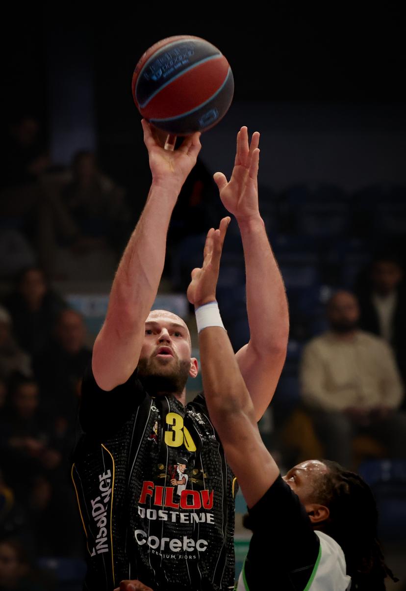 Oostende's Pierre-Antoine Gillet and Mons' Gregory Milton fight for the ball during a basketball match between Mons-Hainaut and BC Oostende, Saturday 10 January 2026 in Mons, on day 15/34 of the 'BNXT League' Belgian/Dutch first division basketball championships. BELGA PHOTO VIRGINIE LEFOUR