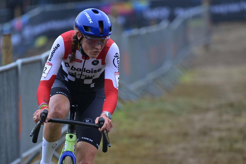 Dutch Lucinda Brand pictured in action during the women's elite race of the 6th stage (out of 12) of the world cup cyclocross, in Koksijde Sunday 21 December 2025. BELGA PHOTO DAVID PINTENS