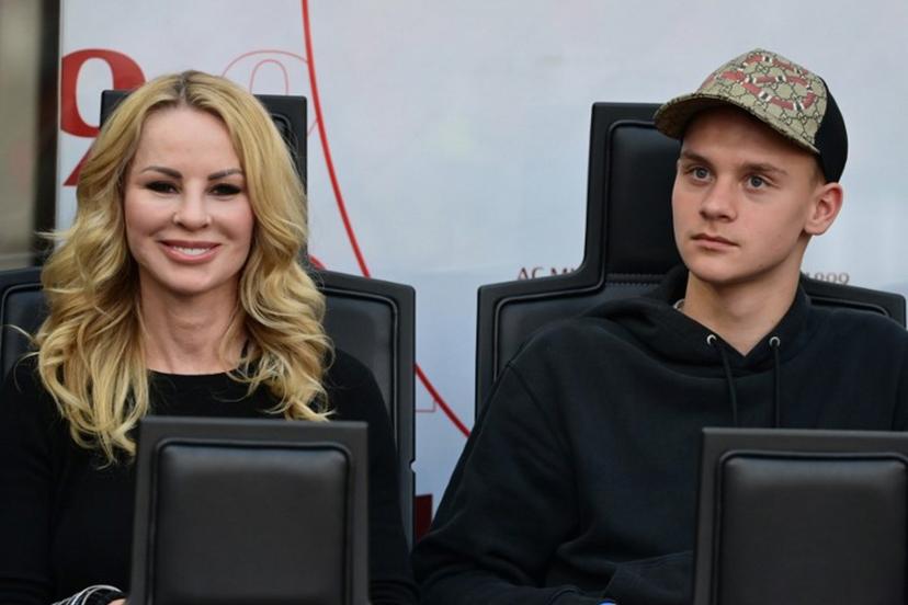 The wife of AC Milan's Swedish forward Zlatan Ibrahimovic, Helena Seger (L) and their son son Maximilian Ibrahimovic looks on at the start of the Italian Serie A football match between AC Milan and Atalanta Bergamo at the San Siro stadium in Milan on May 15, 2022.  MIGUEL MEDINA / AFP