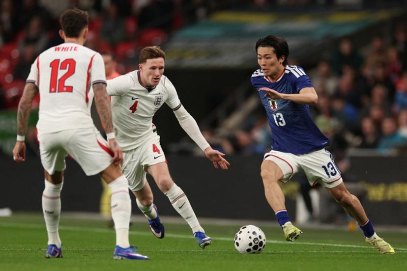 Japan's midfielder Keito Nakamura (R) vies with England's defender Ben White (L) and England's midfielder Elliott Anderson (C) during the friendly international football match between England and Japan at Wembley Stadium in London on March 31, 2026.   Adrian Dennis / AFP