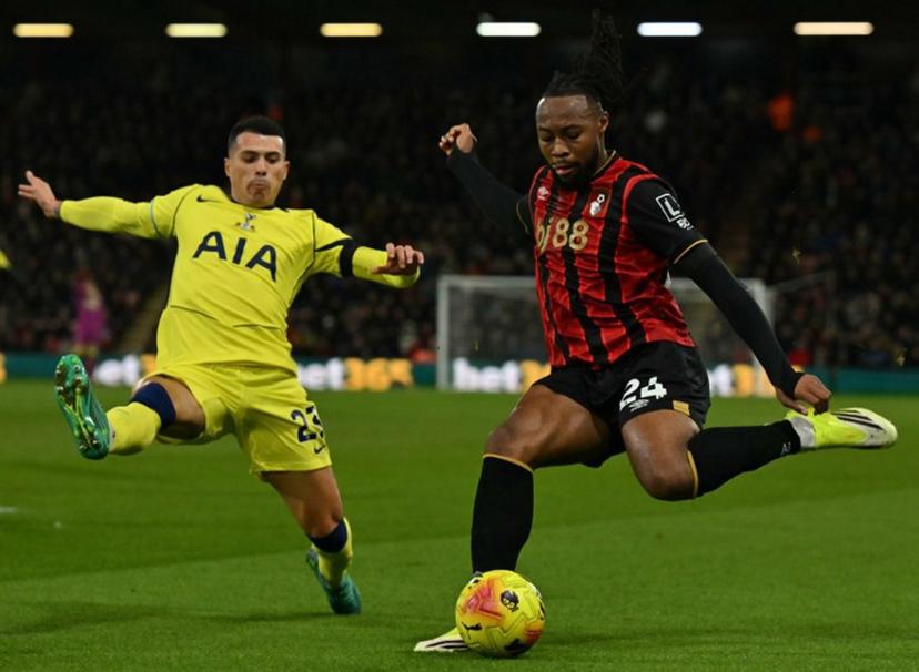 Tottenham Hotspur's Spanish defender #23 Pedro Porro (L) defends from Bournemouth's Ghanaian striker #24 Antoine Semenyo during the English Premier League football match between Bournemouth and Tottenham Hotspur at the Vitality Stadium in Bournemouth, southern England on January 7, 2026.  Glyn KIRK / AFP