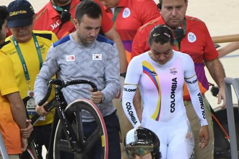 Colombia's Martha Bayona Pineda (R) walks off the track after crashing during the women's Keirin second round track cycling event at the Velodrome during the Rio 2016 Olympic Games in Rio de Janeiro on August 13, 2016. 
Greg BAKER / AFP