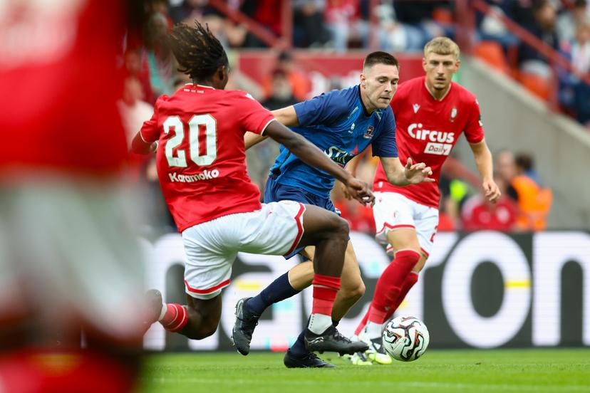 Standard's Ibrahim Karamoko and Dender's Aurelien Scheidler fight for the ball during a soccer match between Standard de Liege and FCV Dender EH, Saturday 02 August 2025 in Liege, on day 2 of the 2025-2026 'Jupiler Pro League' first division of the Belgian championship. BELGA PHOTO BRUNO FAHY