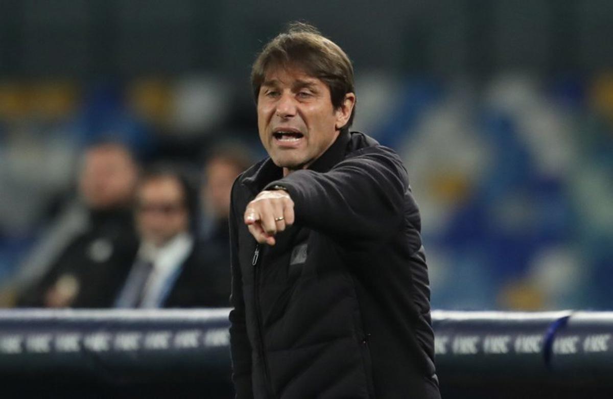 Napoli's Italian Head coach Antonio Conte gestures during the Italian Serie A football match between SSC Napoli and ACF Fiorentina at the Diego Armando Maradona Stadium in Naples on January 31, 2026.  CARLO HERMANN / AFP