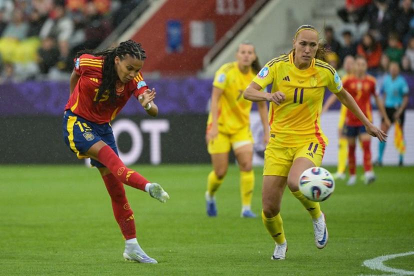 Spain's midfielder #19 Vicky Lopez (L) kicks the ball past Belgium's defender #11 Janice Cayman  during the UEFA Women's Euro 2025 Group B football match between Spain and Belgium at the Arena Thun stadium in Thun on July 7, 2025.  Miguel MEDINA / AFP