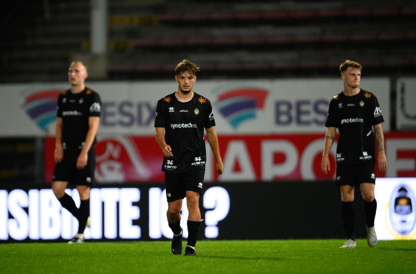 Olympic's players and react during a soccer match between Royal Olympic Club Charleroi and Jong KAA Gent, Friday 08 August 2025 in Montignies-Sur-Sambre, on the first day of the 2025-2026 'Challenger Pro League' second division of the Belgian championship. BELGA PHOTO JOHN THYS