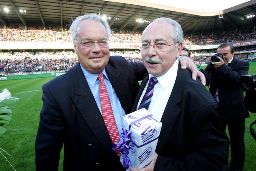 20070512 - BRUSSELS, BELGIUM: Anderlecht chairman Roger Vanden Stock (L) congratulates team delegate Pierre Leroy (R) for 25 years of service at Anderlecht, prior to the Belgian first league soccer match Anderlecht vs Brussels, Saturday 12 May 2007. Anderlecht defeated Brussels 6-0 and wins the Belgian first league championships title. BELGA PHOTO ERIC LALMAND